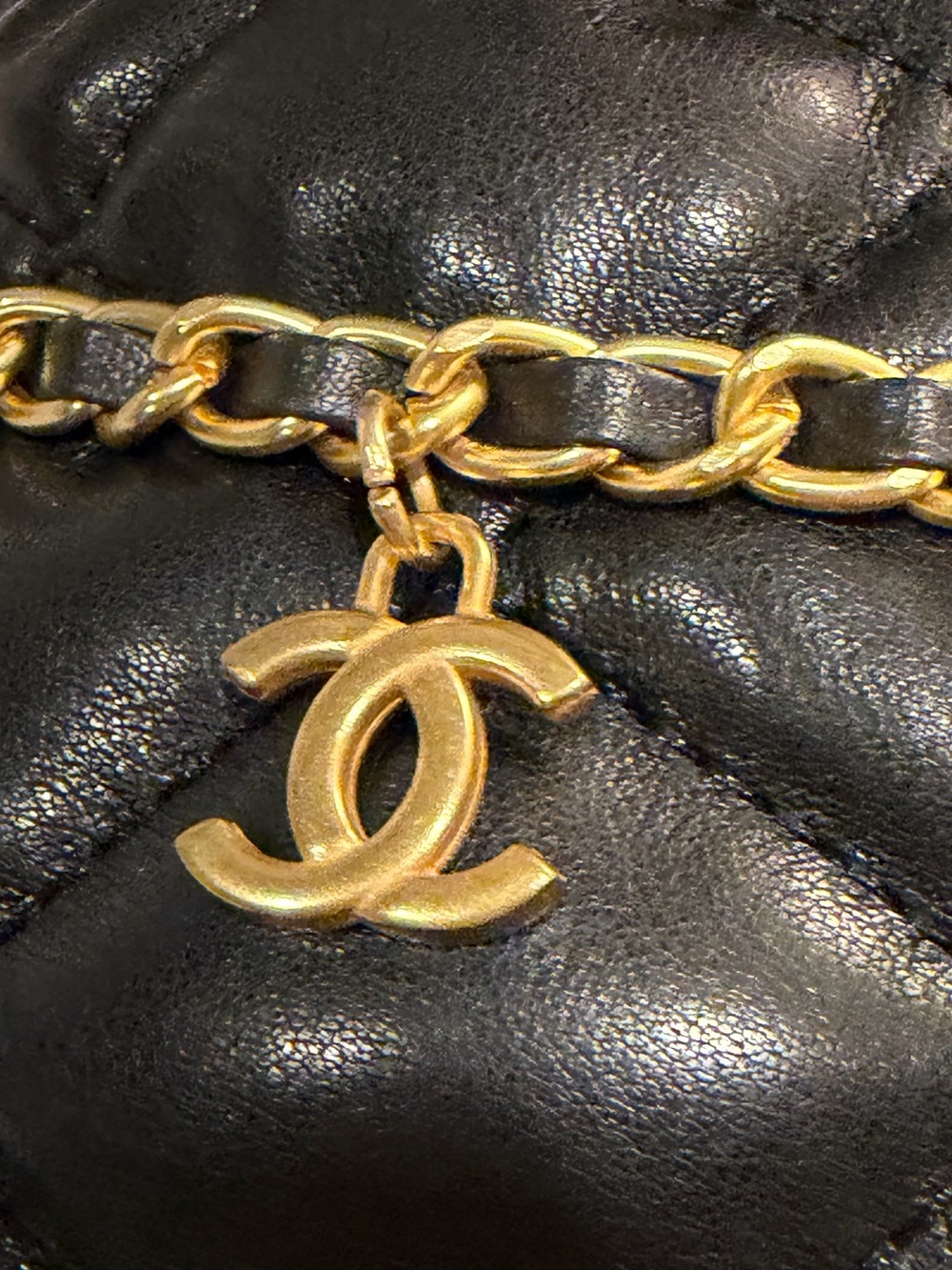 CHANEL Beaute VIP/GWP/ MAKEUP Quilted Crossbody Bag with Charms. Gold Chain. - Picture 12 of 16